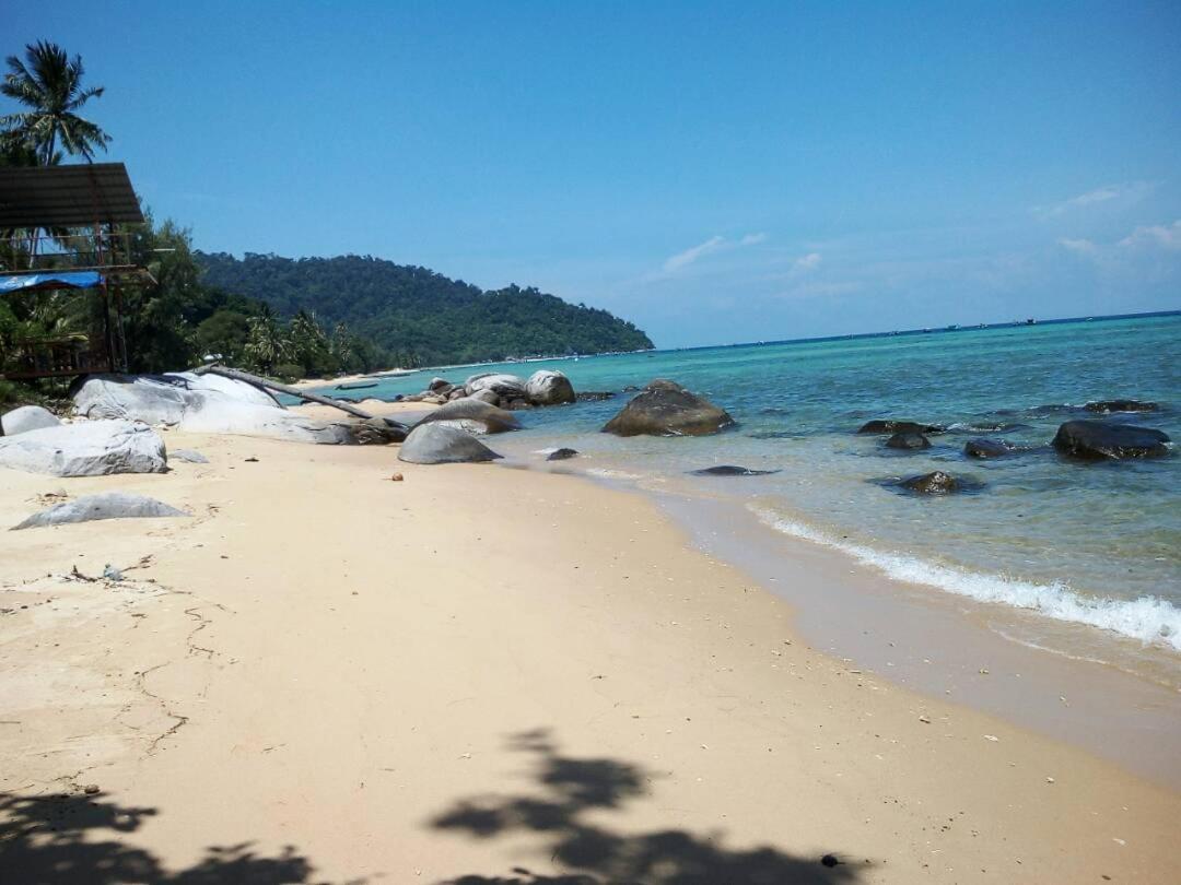 Hotel Bungkil Place Pulau Tioman Exterior foto