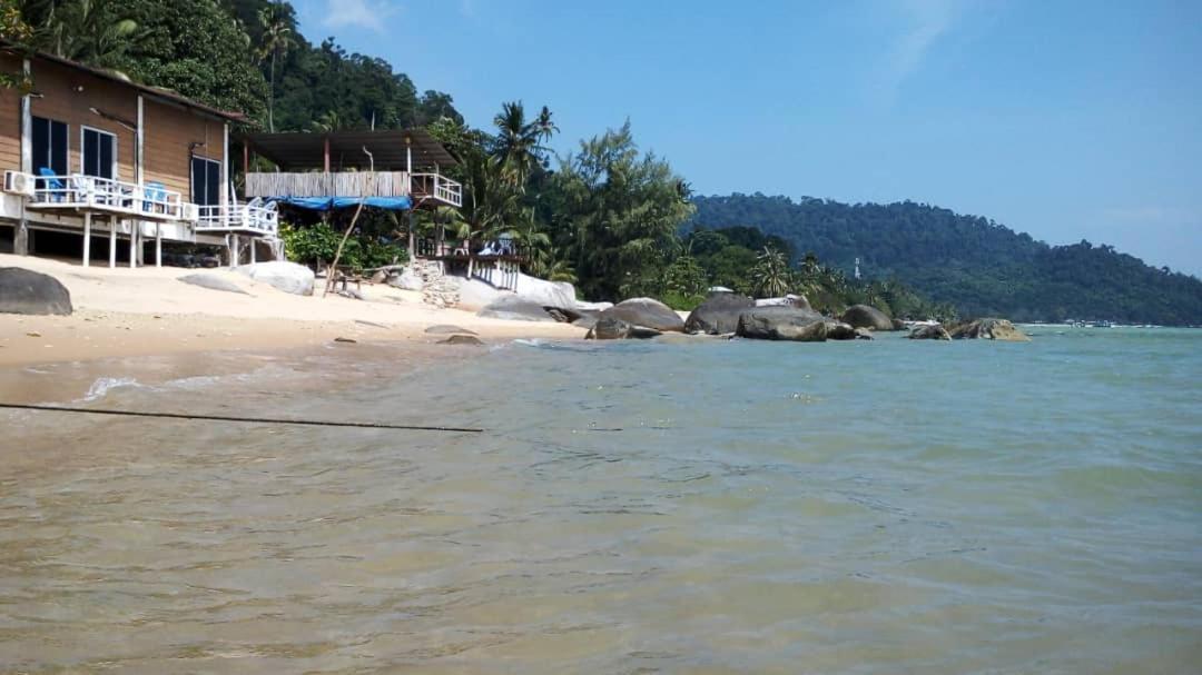 Hotel Bungkil Place Pulau Tioman Exterior foto